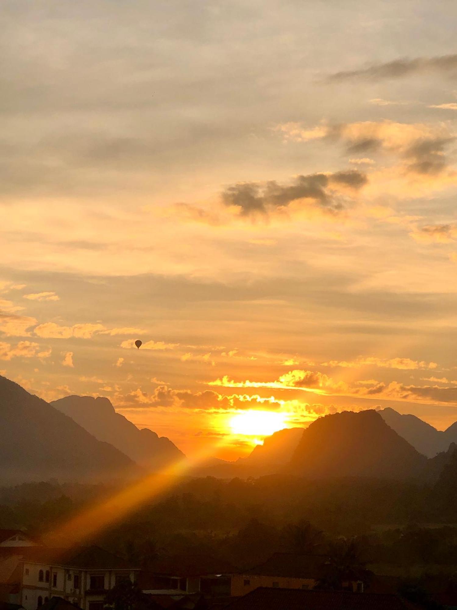 Easy Go Backpacker Hostel Vang Vieng Luaran gambar